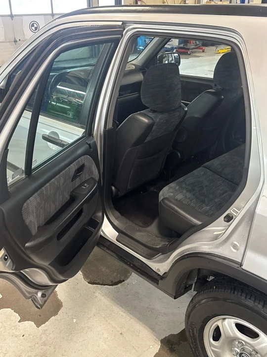 2004 Honda CR-V 2nd Gen - Image 10 of 20