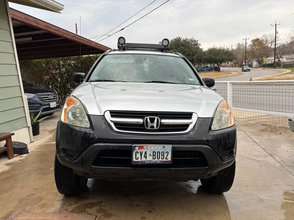 2004 Honda CR-V 2nd Gen - Image 2 of 11