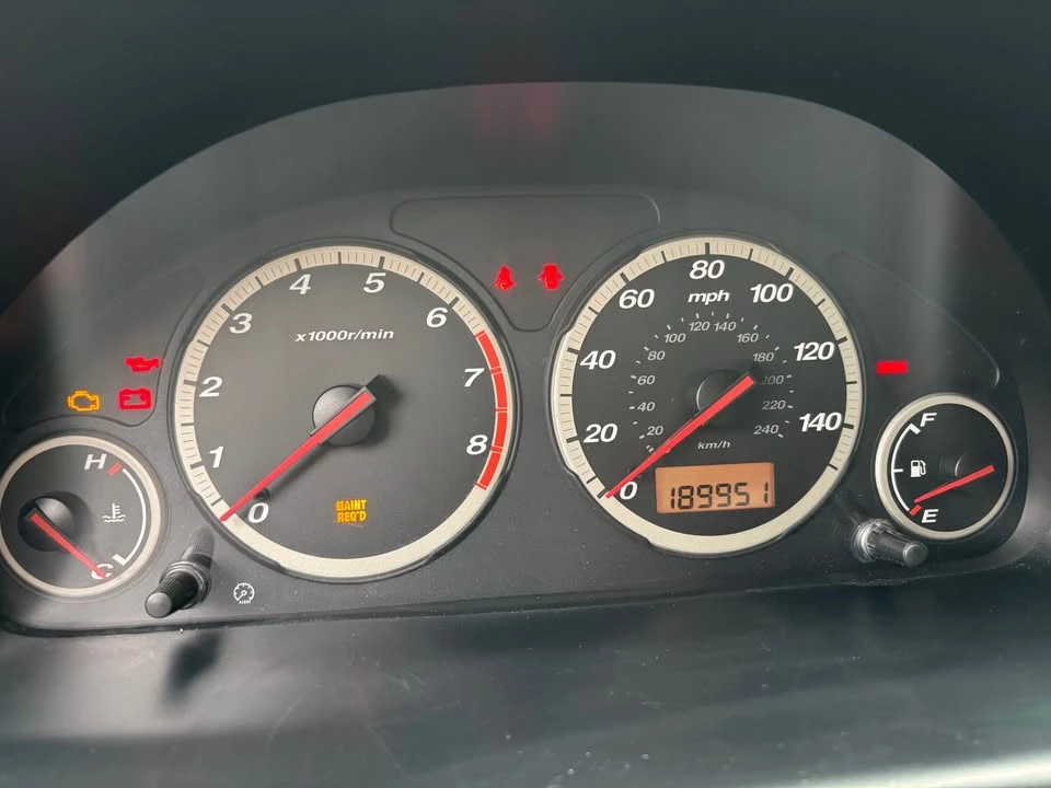 2004 Honda CR-V 2nd Gen - Image 6 of 11