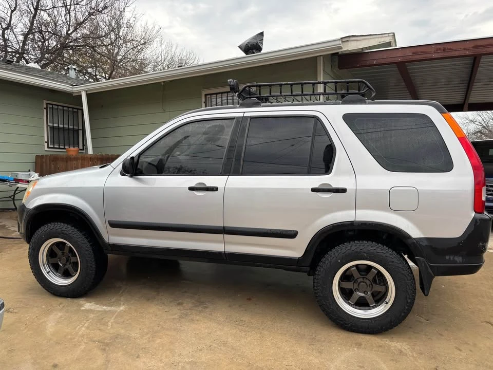 2004 Honda CR-V 2nd Gen - Image 3 of 11