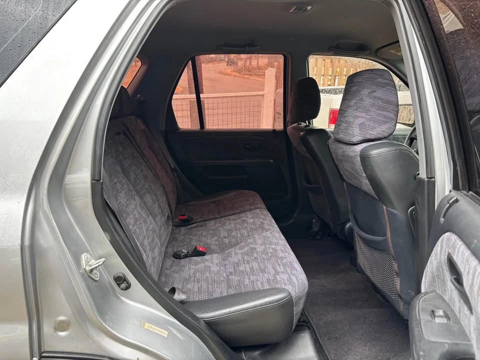 2004 Honda CR-V 2nd Gen - Image 8 of 11
