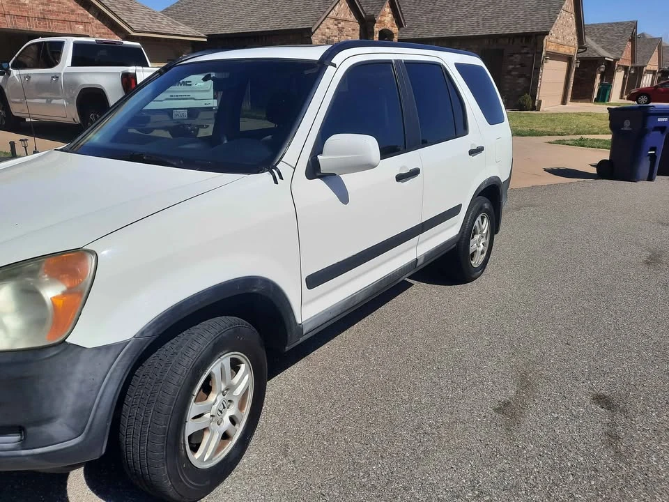 2004 Honda CR-V 2nd Gen - Image 2 of 11