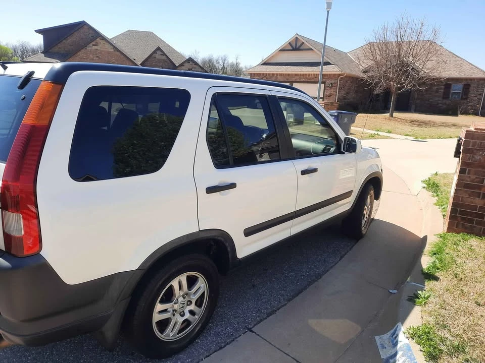2004 Honda CR-V 2nd Gen - Image 3 of 11