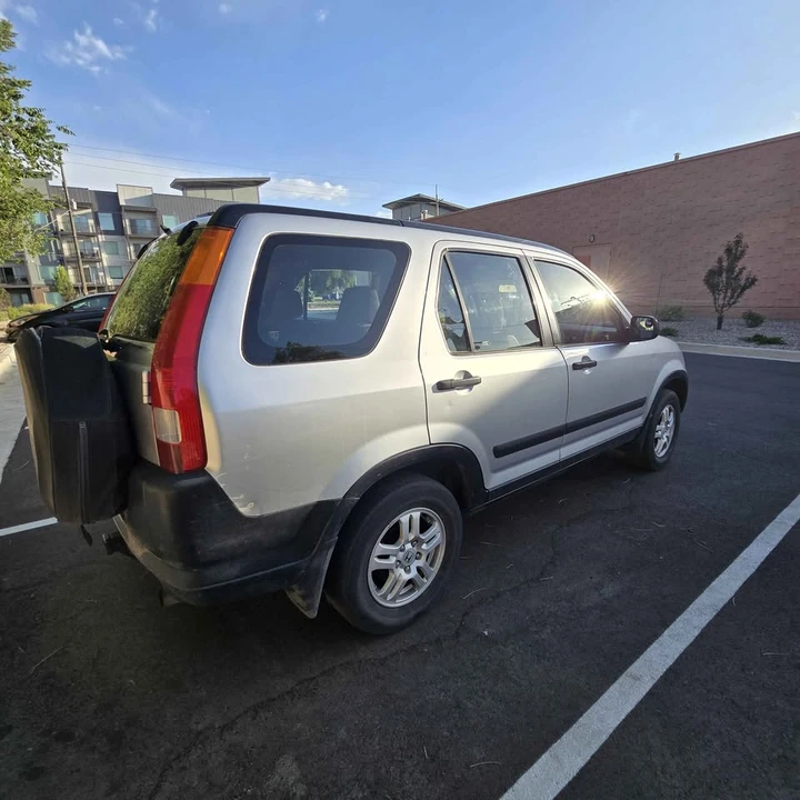 2004 Honda CR-V 2nd Gen - Image 2 of 11