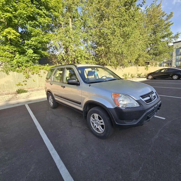 2004 Honda CR-V 2nd Gen - Image 3 of 11