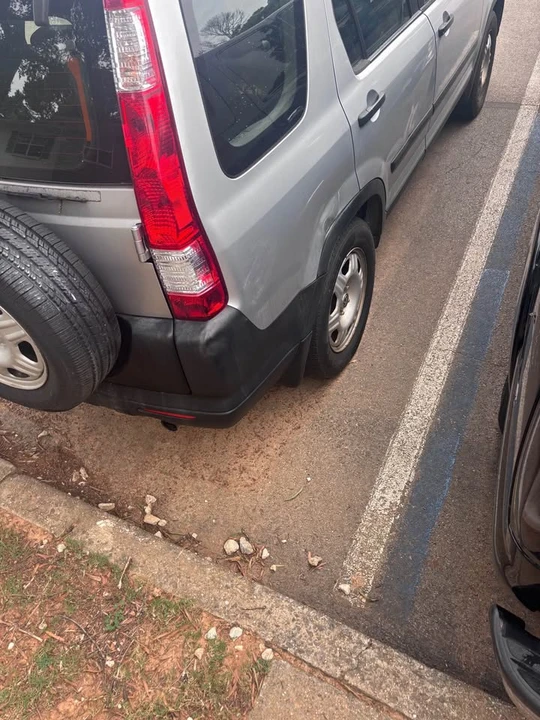2004 Honda CR-V 2nd Gen - Image 3 of 4