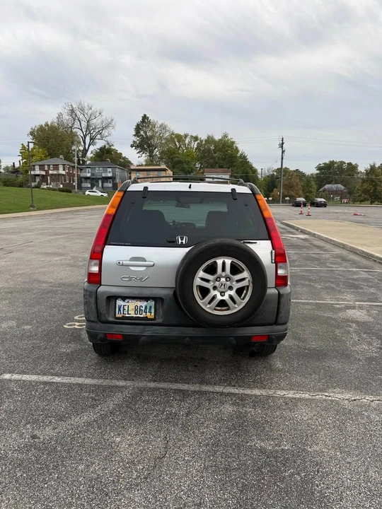 2004 Honda CR-V 2nd Gen - Image 2 of 6