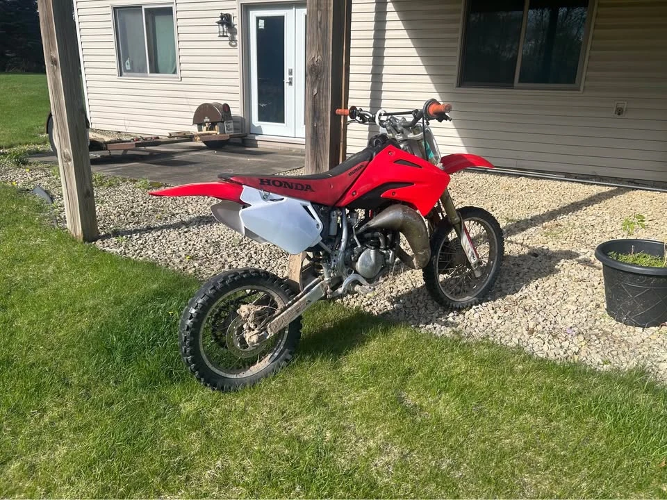 2004 Honda CR - Image 2 of 2
