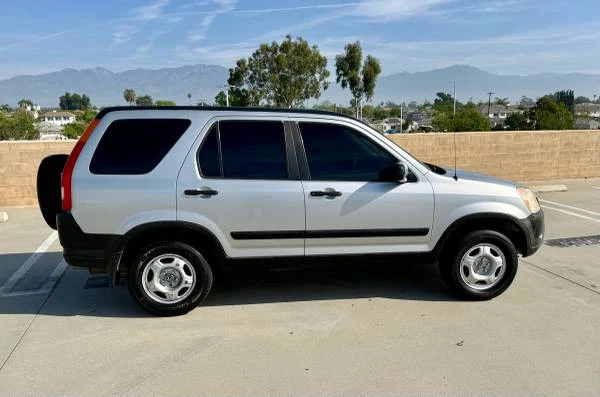 2004 Honda CR-V 2nd Gen - Image 3 of 8