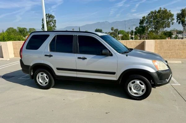 2004 Honda CR-V 2nd Gen - Image 2 of 8