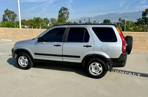 2004 Honda CR-V 2nd Gen - Image 4 of 8