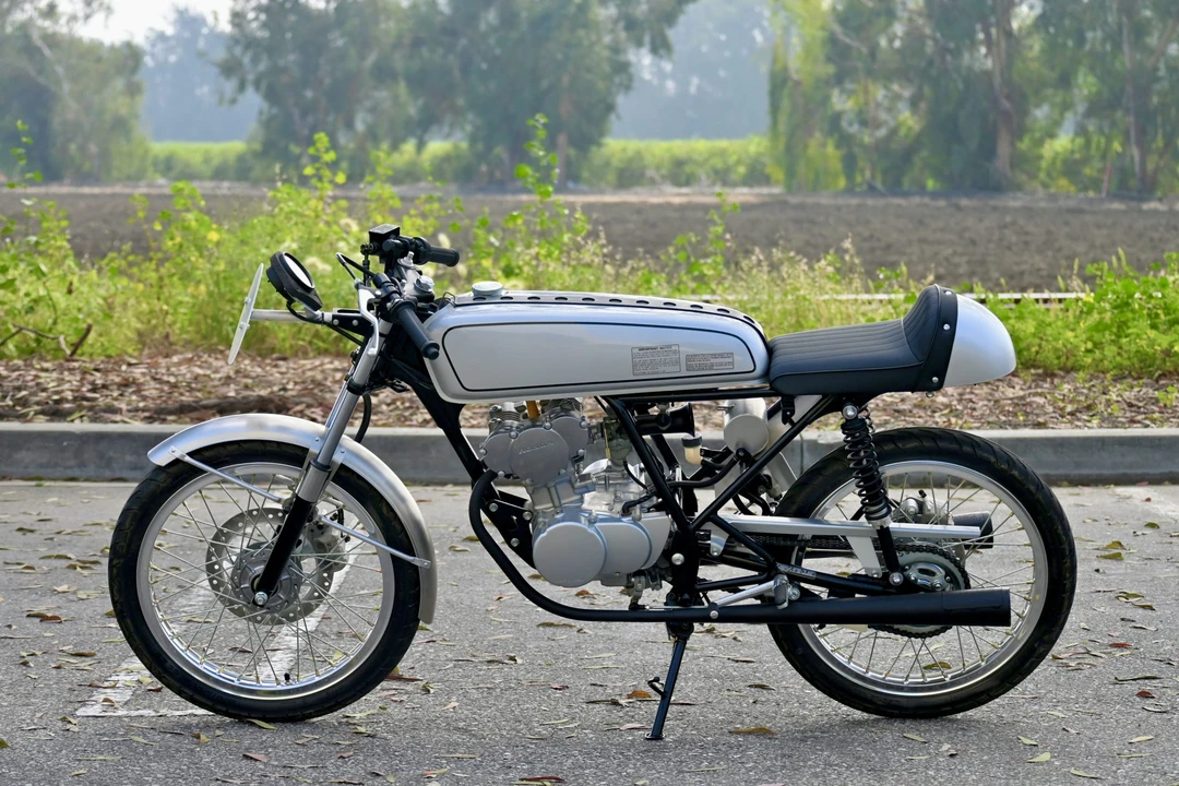 2004 Honda CB50R - Image 5 of 31