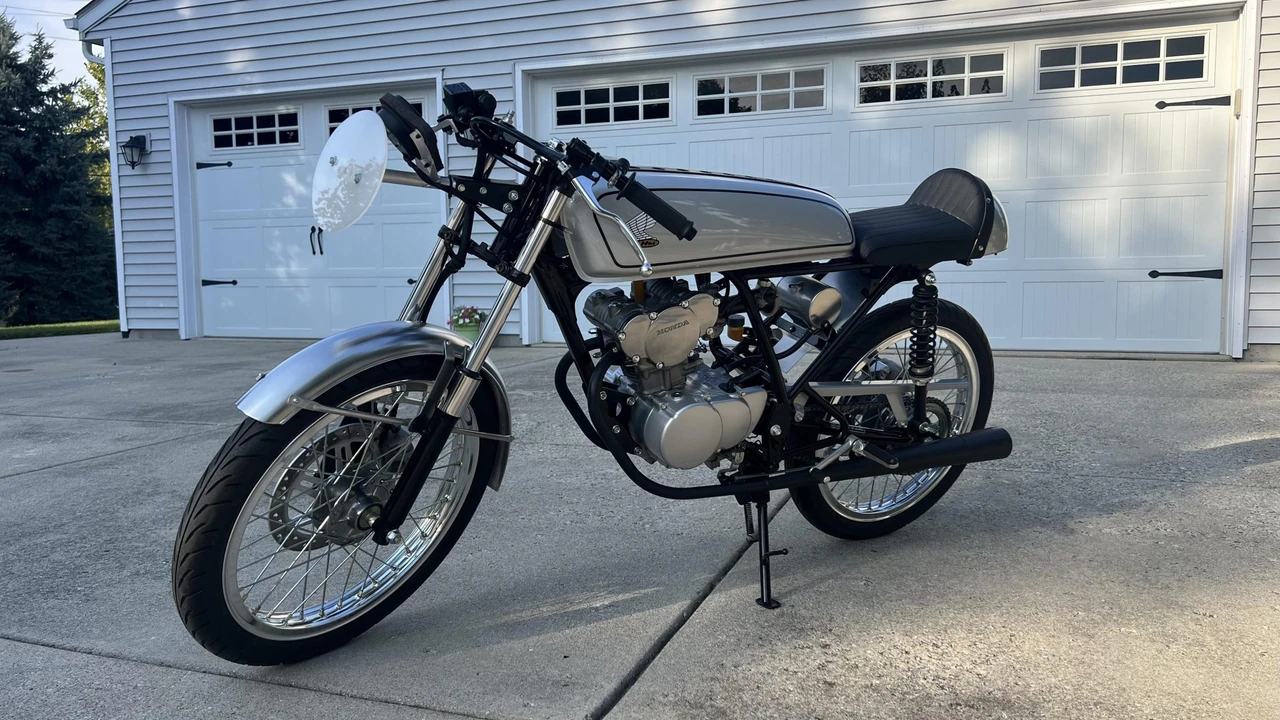 2004 Honda CB50R - Image 5 of 31