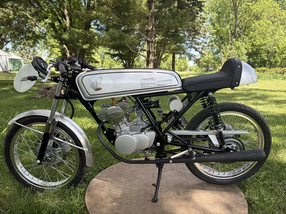 2004 Honda CB50R - Image 4 of 31