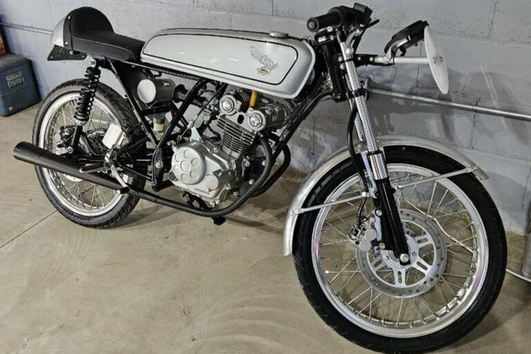 2004 Honda CB50R - Image 2 of 31
