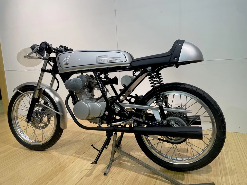 2004 Honda CB50R - Image 4 of 31