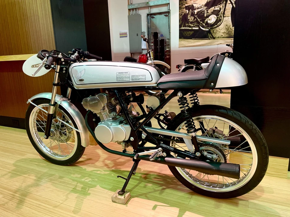 2004 Honda CB50R - Image 10 of 31