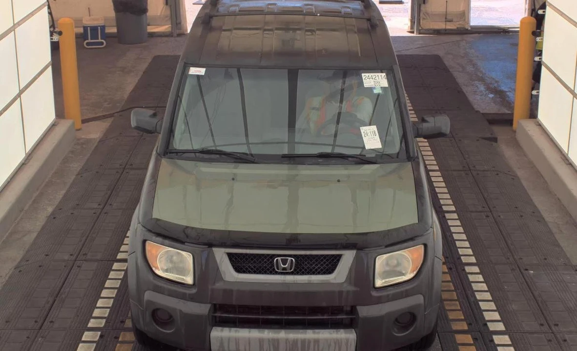 2004 Honda Element - Image 2 of 13