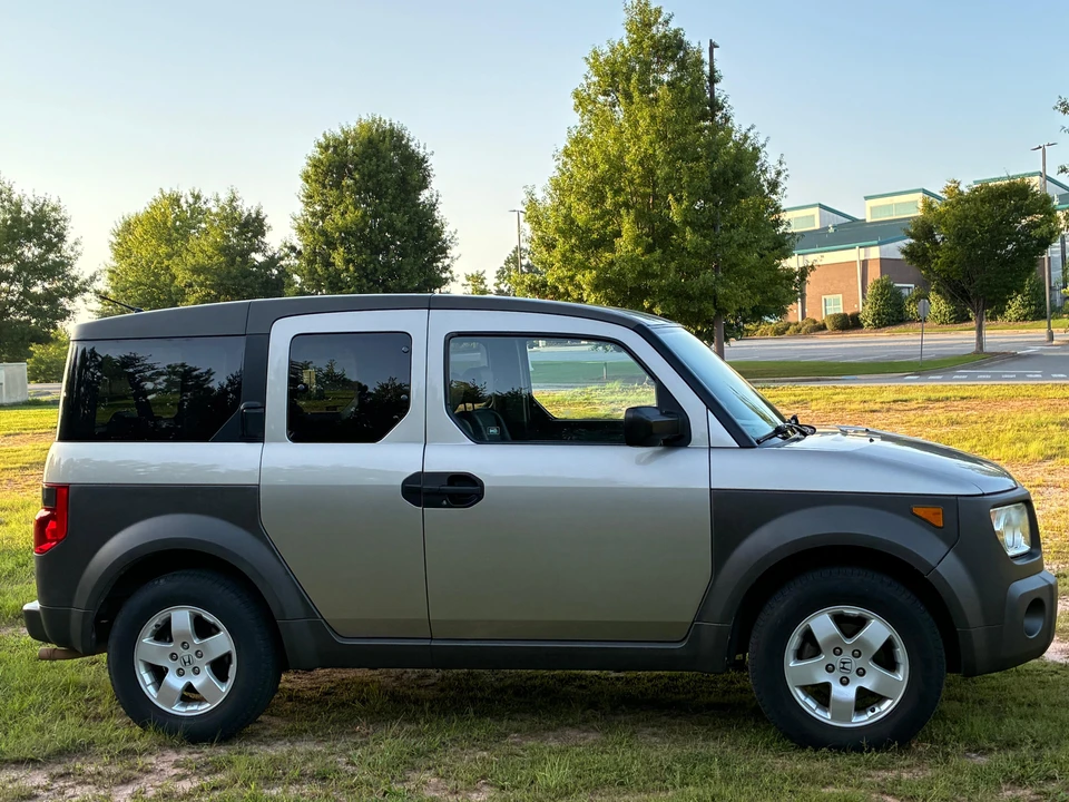 2004 Honda Element - Image 15 of 31