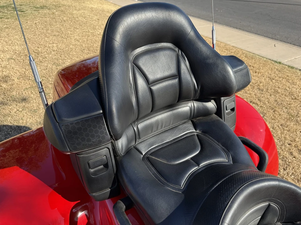 2004 Honda Gold Wing - Image 14 of 31