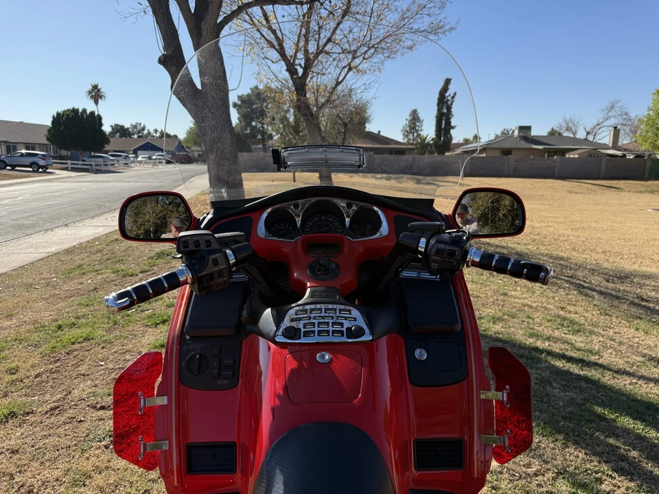 2004 Honda Gold Wing - Image 17 of 31