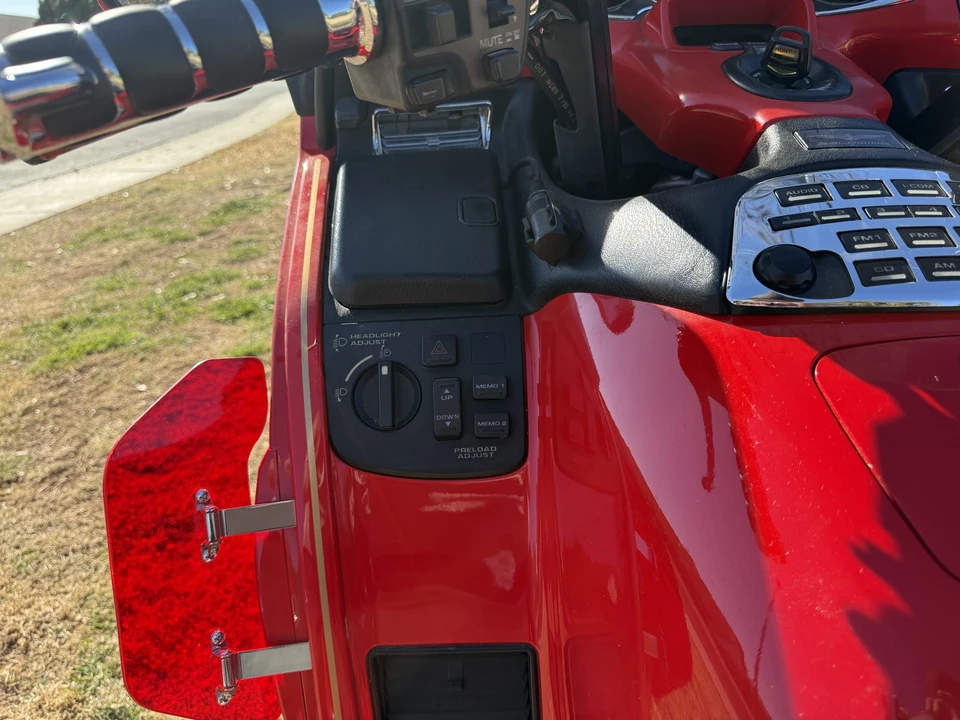 2004 Honda Gold Wing - Image 25 of 31