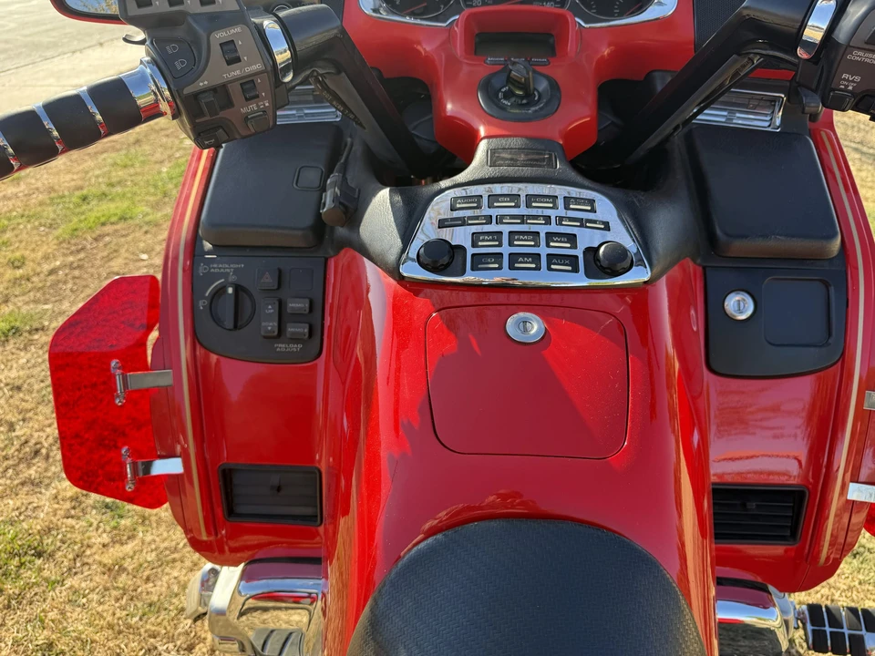 2004 Honda Gold Wing - Image 23 of 31