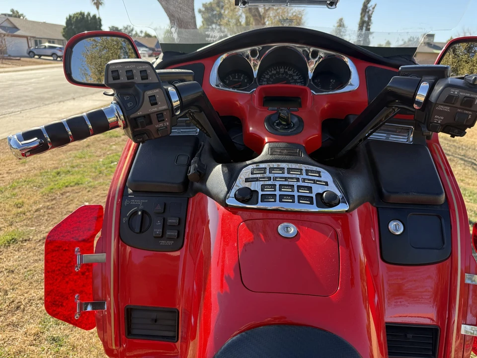 2004 Honda Gold Wing - Image 18 of 31