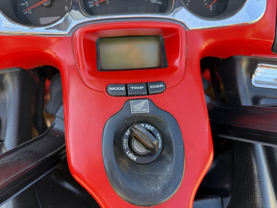 2004 Honda Gold Wing - Image 22 of 31