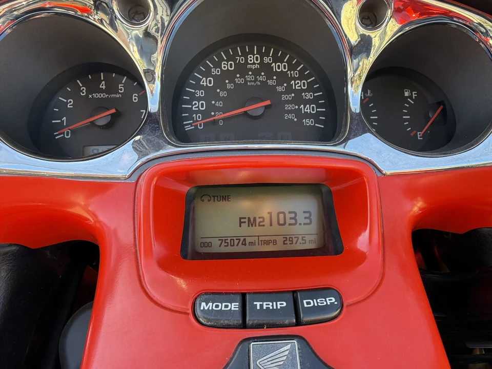 2004 Honda Gold Wing - Image 27 of 31