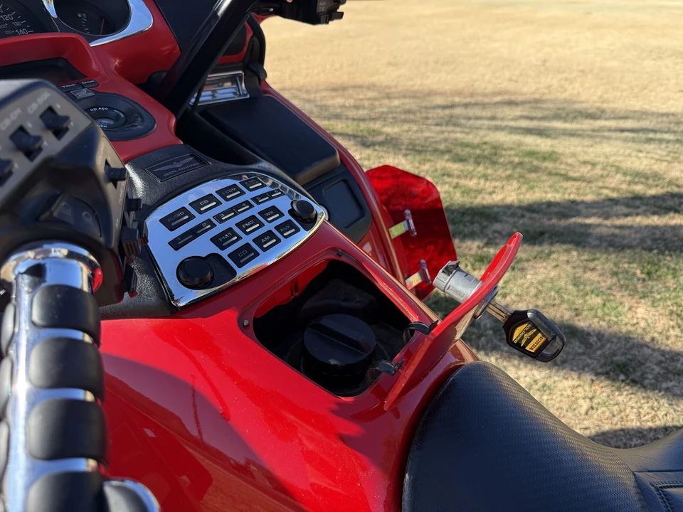 2004 Honda Gold Wing - Image 26 of 31
