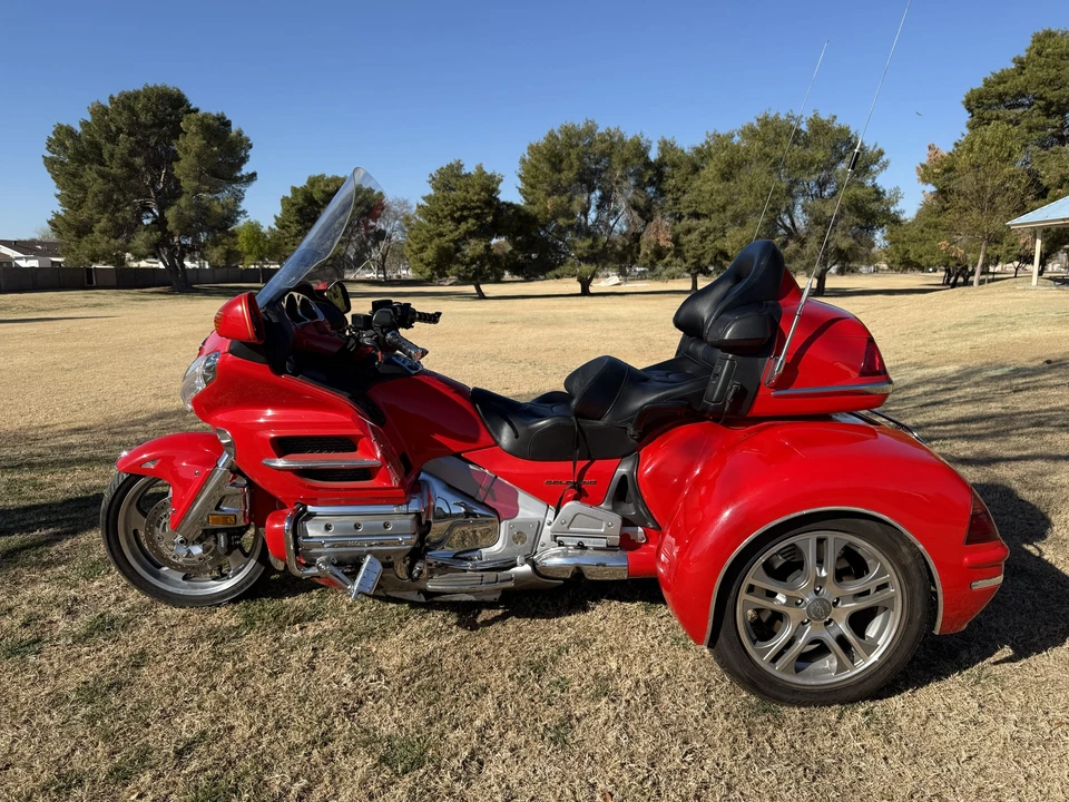 2004 Honda Gold Wing - Image 11 of 31