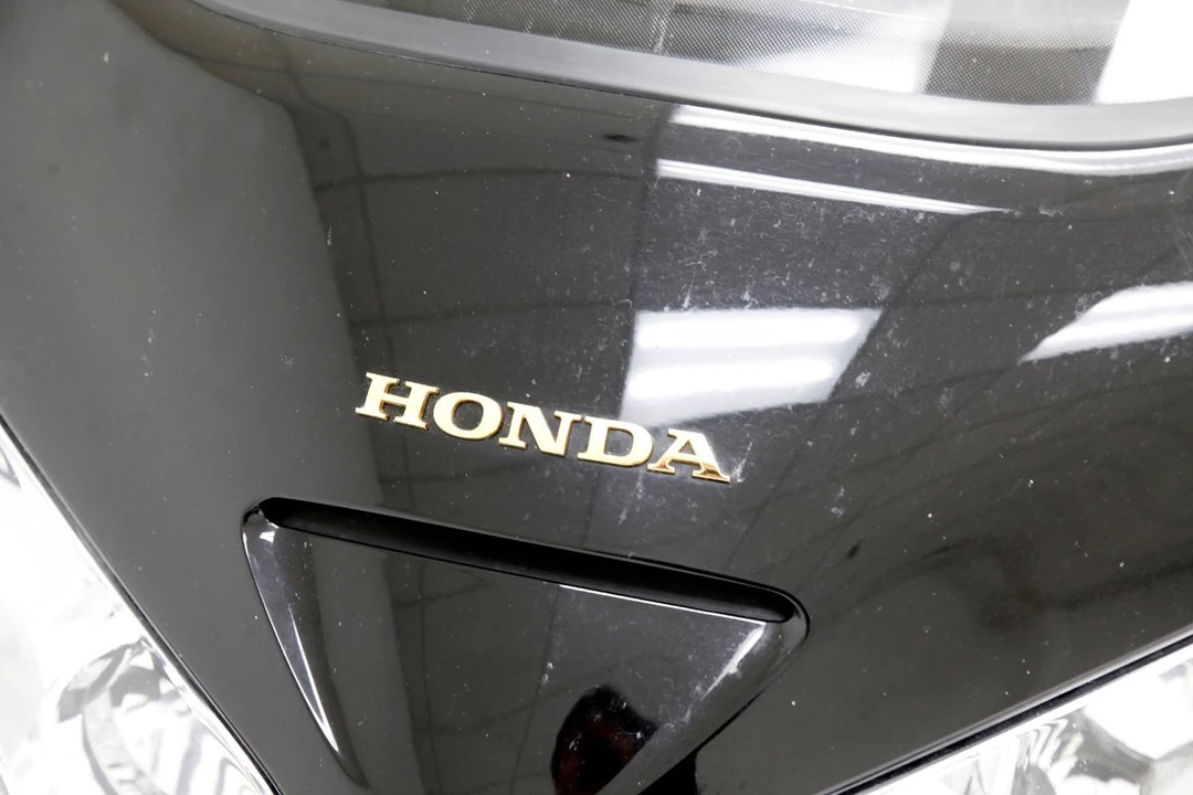 2004 Honda Gold Wing - Image 11 of 12