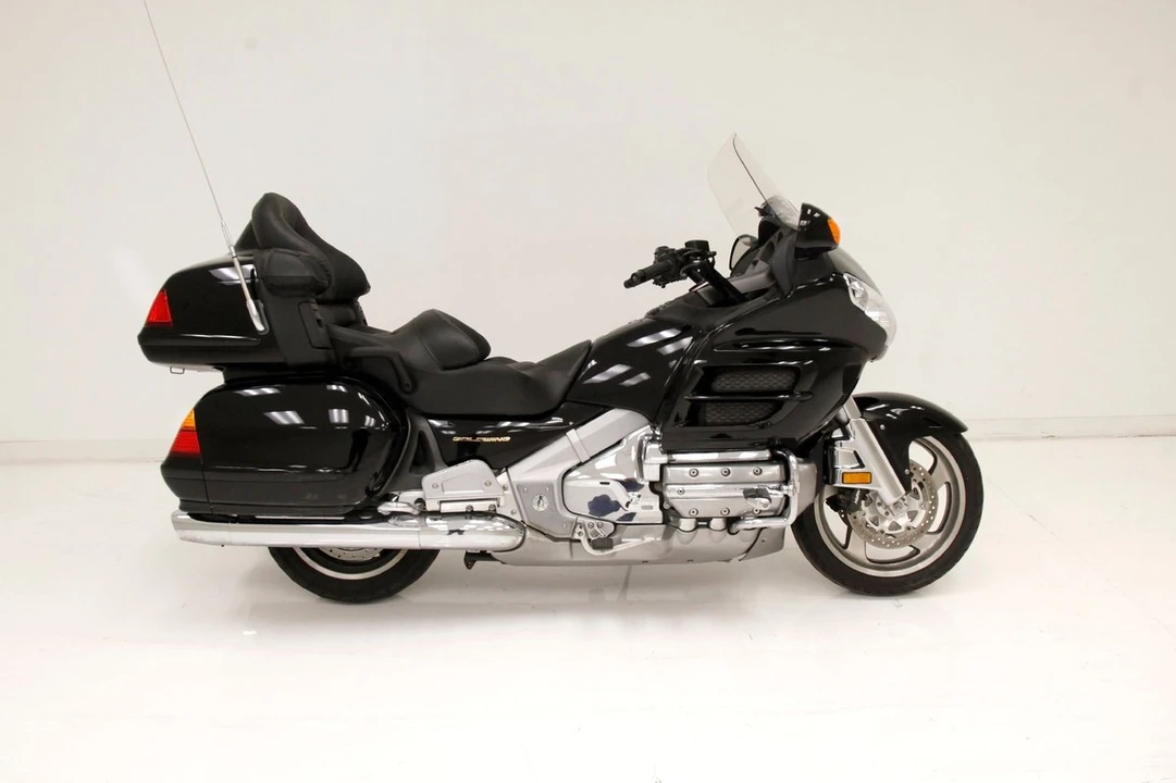 2004 Honda Gold Wing - Image 3 of 12