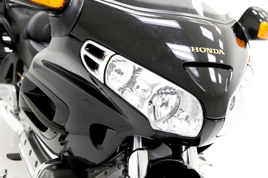 2004 Honda Gold Wing - Image 9 of 12