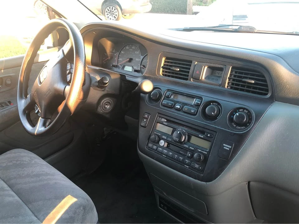 2004 Honda Odyssey - Image 6 of 8