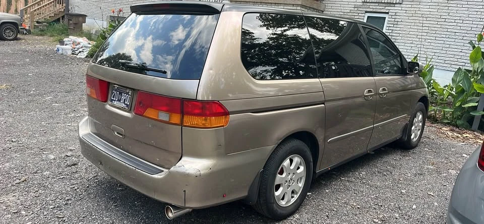 2004 Honda Odyssey - Image 2 of 8