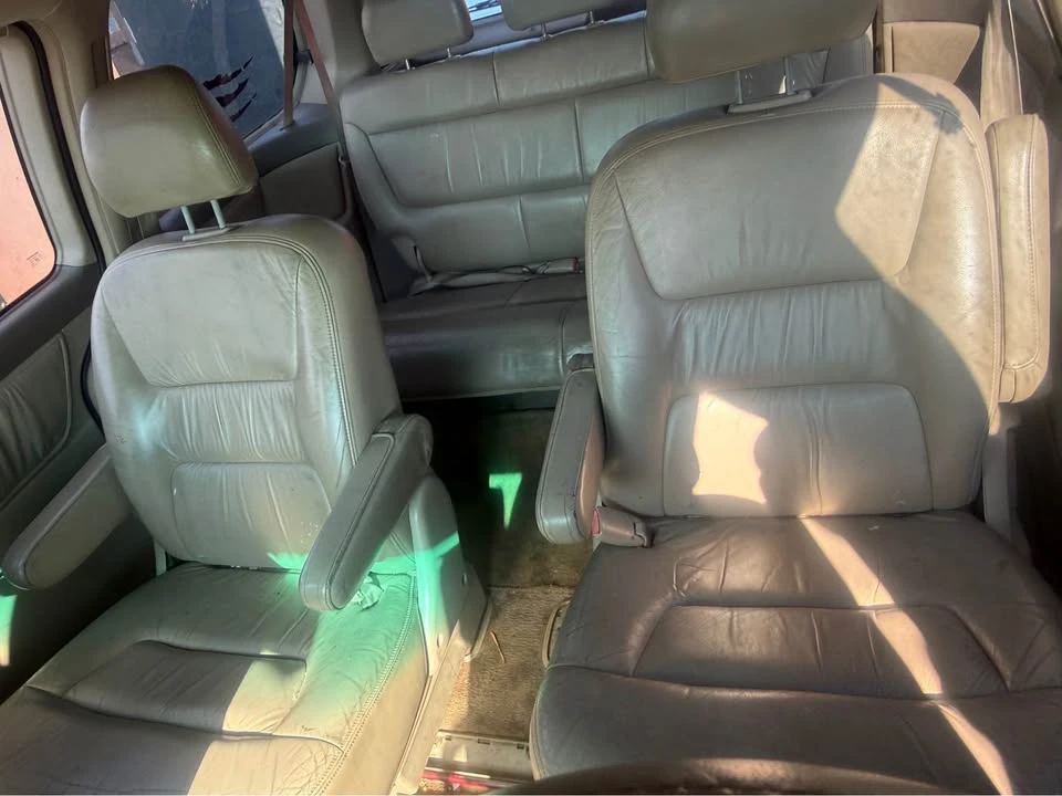 2004 Honda Odyssey - Image 2 of 3