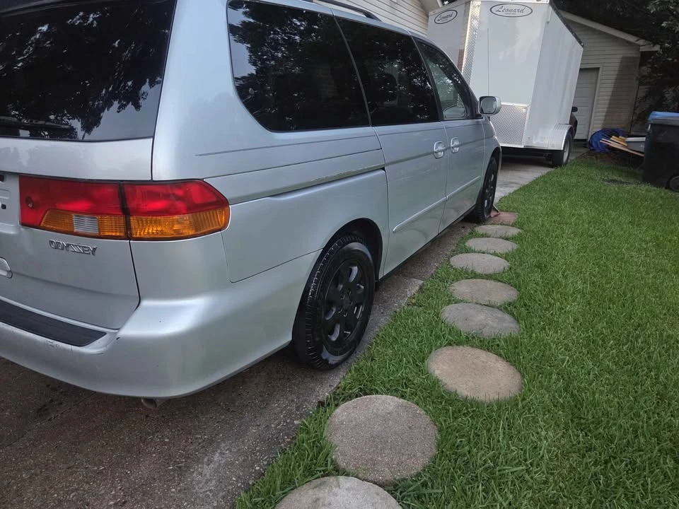 2004 Honda Odyssey - Image 2 of 20