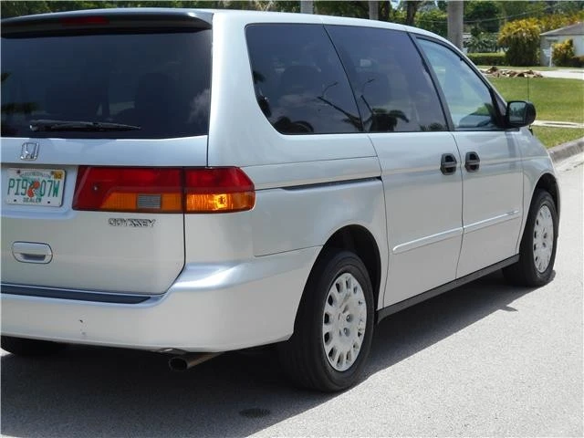 2004 Honda Odyssey - Image 11 of 12