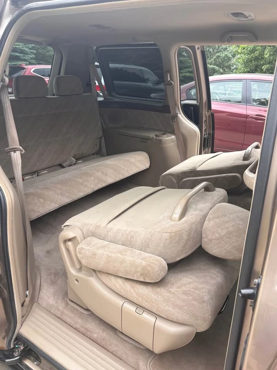 2004 Honda Odyssey - Image 15 of 20