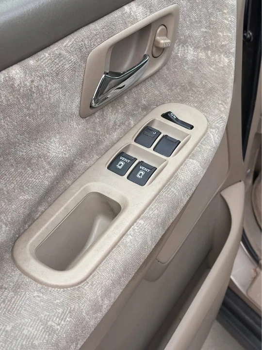 2004 Honda Odyssey - Image 8 of 20