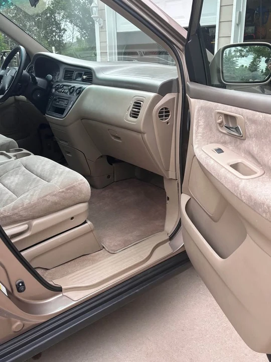 2004 Honda Odyssey - Image 14 of 20