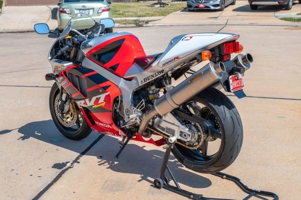 2004 Honda RC51 - Image 2 of 8