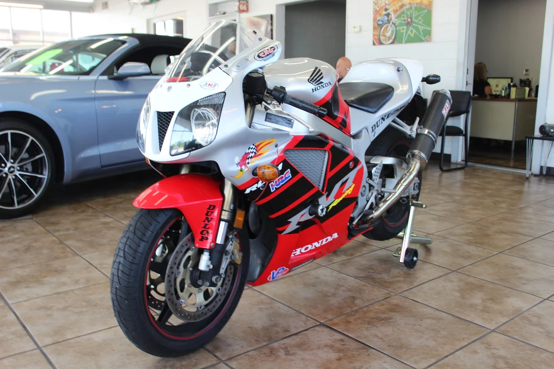 2004 Honda RC51 - Image 4 of 31