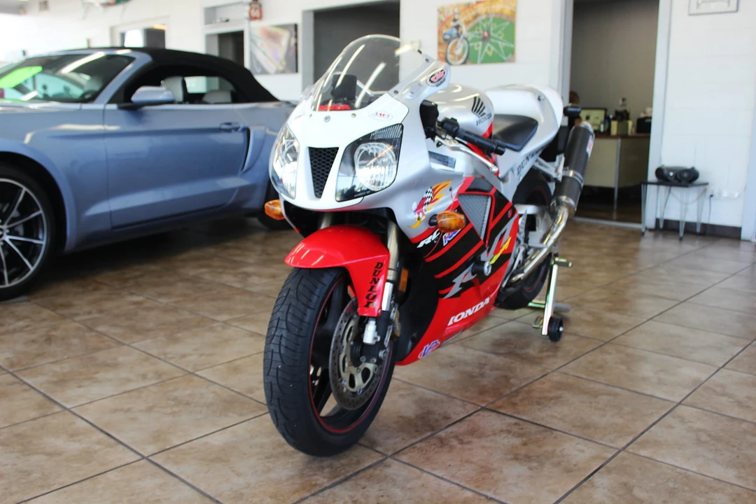 2004 Honda RC51 - Image 3 of 31