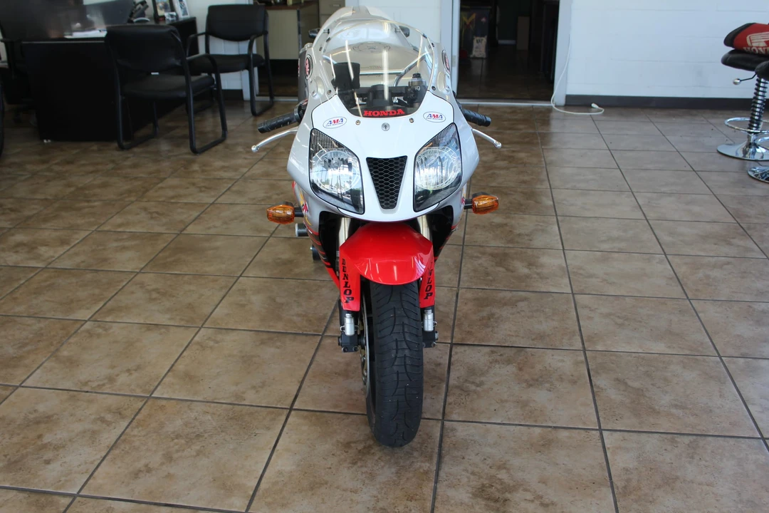 2004 Honda RC51 - Image 2 of 31