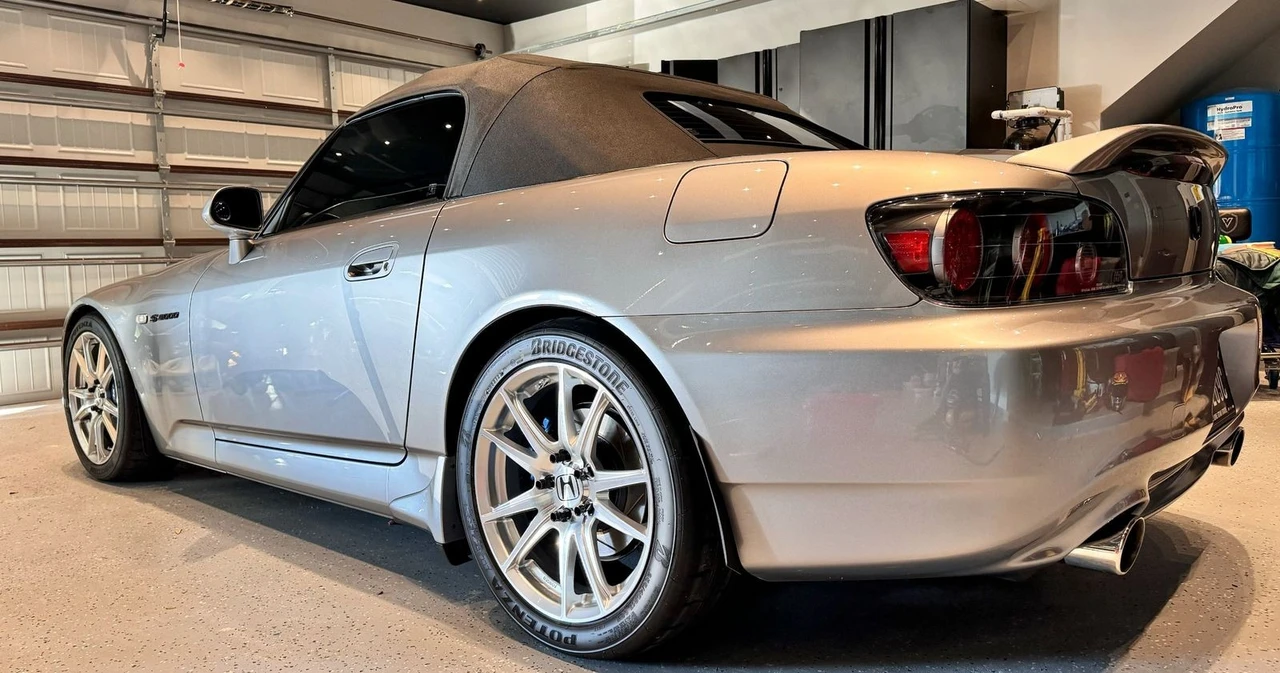 2004 Honda AP2 S2000 - Image 2 of 3