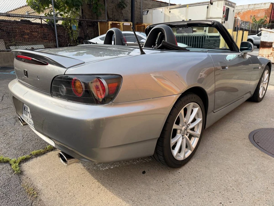 2004 Honda AP2 S2000 - Image 2 of 17
