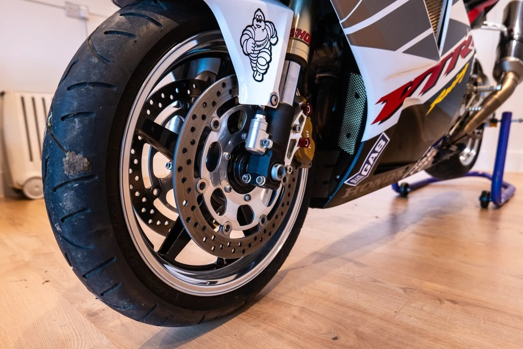 2004 Honda RC51 - Image 17 of 30
